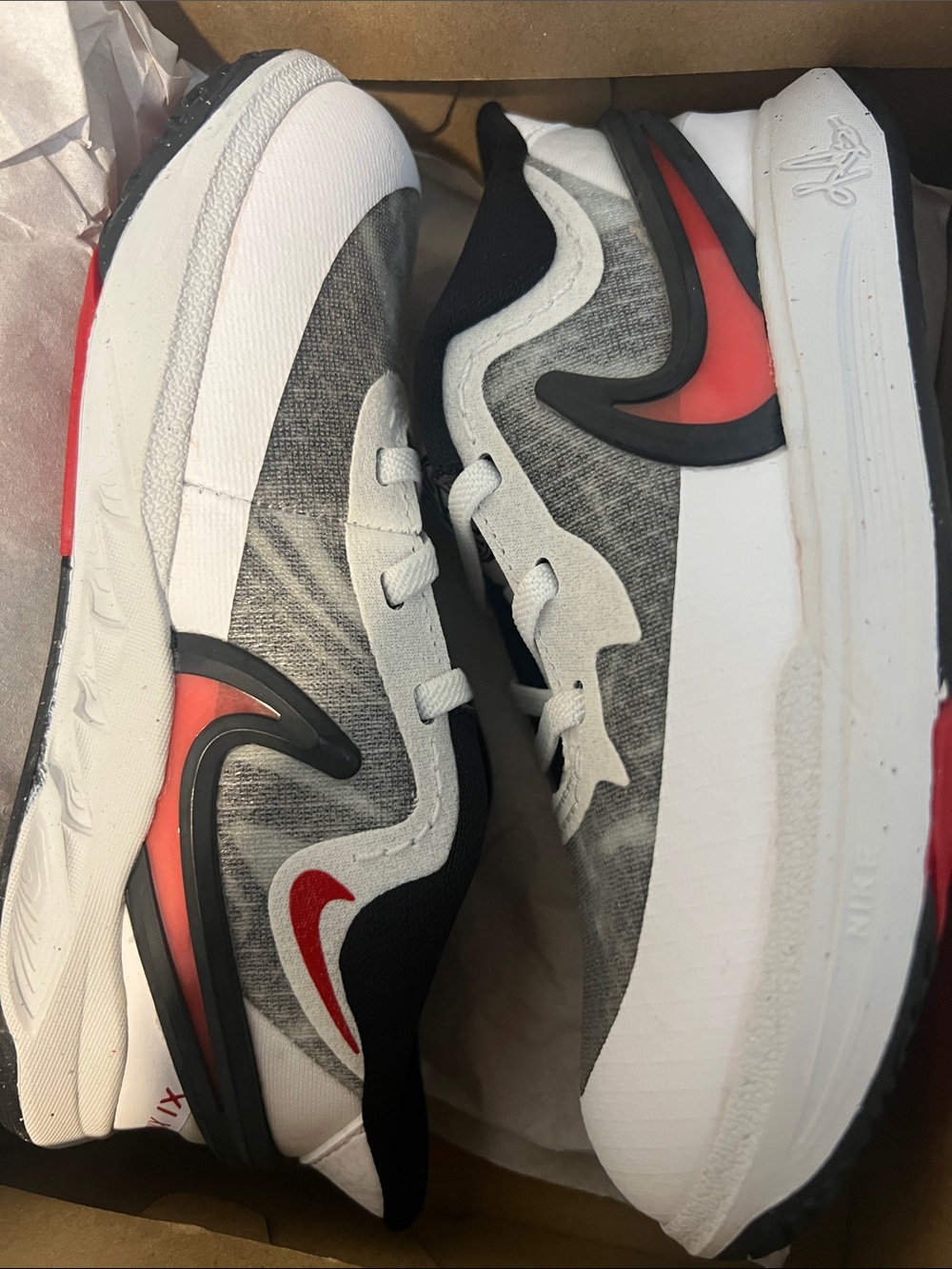 Nike Kyrie 8 GO (PS) in white university red size 10c - Picture 7 of 7
